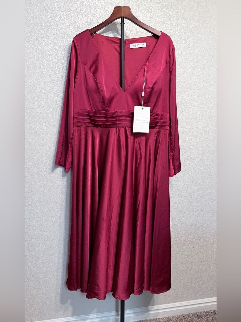 NWT Mac Duggal Plus Size Red Satin Long Sleeve Sweetheart Flowy Midi Dress - 16W